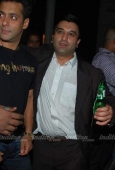 Salman Khan & malaika arora khan at Dabang pre film bash at Aurus - inditop.com 6