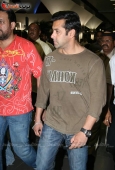 Salman Khan back in Mumbai From IIFA - inditop.com5