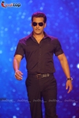 Salman Khan, Lara Dutta, Dia Mirza and Other Celebs Rocks on Day 1 of the  IIFA Awards - inditop.com17