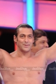 Salman goes Topless for Do Knot Disturb inditop.com exclusive 4