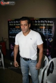 Salman khan on location of Sa Re Ga Ma - inditop.com