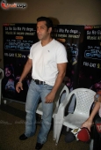 Salman khan on location of Sa Re Ga Ma - inditop.com3