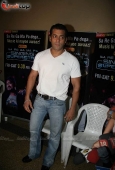 Salman khan on location of Sa Re Ga Ma - inditop.com4