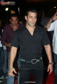 Salman, Sonakshi, Dia, Bipasha & Lots of Other Celebs at Dabangg premiere - inditop.com91