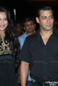 Salman, Sonakshi, Dia, Bipasha & Lots of Other Celebs at Dabangg premiere - inditop.com93