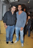 Shahrukh Khan and Arjun rampal at Daboo Ratnani calendar launch at Olive - inditop.com 