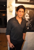 Shahrukh Khan and Arjun rampal at Daboo Ratnani calendar launch at Olive - inditop.com 10