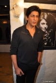 Shahrukh Khan and Arjun rampal at Daboo Ratnani calendar launch at Olive - inditop.com 11