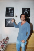 Shahrukh Khan and Arjun rampal at Daboo Ratnani calendar launch at Olive - inditop.com 21