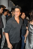 Shahrukh Khan and Arjun rampal at Daboo Ratnani calendar launch at Olive - inditop.com 3