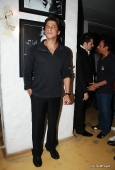 Shahrukh Khan and Arjun rampal at Daboo Ratnani calendar launch at Olive - inditop.com 32