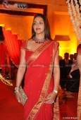 Shahrukh Khan, Gauri, Juhi, Hema, Abhishek at Saurabh Dhoot and Radhika Singal wedding - inditop.com 