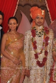 Shahrukh Khan, Gauri, Juhi, Hema, Abhishek at Saurabh Dhoot and Radhika Singal wedding - inditop.com 14