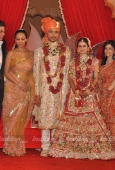 Shahrukh Khan, Gauri, Juhi, Hema, Abhishek at Saurabh Dhoot and Radhika Singal wedding - inditop.com 17