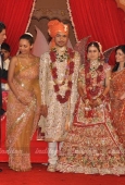 Shahrukh Khan, Gauri, Juhi, Hema, Abhishek at Saurabh Dhoot and Radhika Singal wedding - inditop.com 18