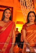 Shahrukh Khan, Gauri, Juhi, Hema, Abhishek at Saurabh Dhoot and Radhika Singal wedding - inditop.com 2