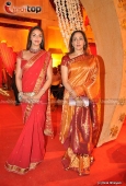 Shahrukh Khan, Gauri, Juhi, Hema, Abhishek at Saurabh Dhoot and Radhika Singal wedding - inditop.com 3