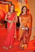 Shahrukh Khan, Gauri, Juhi, Hema, Abhishek at Saurabh Dhoot and Radhika Singal wedding - inditop.com 6