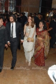 Shahrukh Khan, Hrithik Roshan & Govinda with there wifes at Shilpa Shetty & Raj Kundra wedding reception -  inditop.com 14