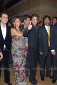 Shahrukh Khan, Hrithik Roshan & Govinda with there wifes at Shilpa Shetty & Raj Kundra wedding reception -  inditop.com 7