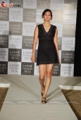 Sheetal Malhar with glam models at Lakme Fashion Week auditions - inditop.com10