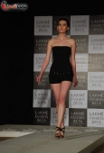 Sheetal Malhar with glam models at Lakme Fashion Week auditions - inditop.com13