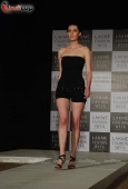 Sheetal Malhar with glam models at Lakme Fashion Week auditions - inditop.com14