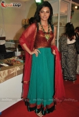 Sheryln & Sophie at Brides of Mumbai exhibition - inditop.com29