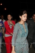 Shilpa, Shamita and Raj visits Siddhivinayak on the eve of her wedding -  inditop.com 14