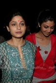 Shilpa, Shamita and Raj visits Siddhivinayak on the eve of her wedding -  inditop.com 7