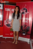 Sonam Kapoor at Fever FM with Amit Trivedi ( Follow Up From Fever studios to the airport ) - inditop.com6