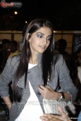 Sonam Kapoor at Kala Ghoda festival - inditop.com 1