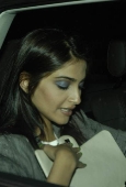 Sonam Kapoor at Kala Ghoda festival - inditop.com 24