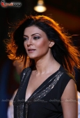 Sushmita Sen returns with new look on the sets of Do Knot Disturb 9