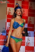 Triumph Lingerie awards with Aditi Gowitrikar and other models 29