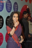 Vidya Balan graces Sabyasachi show at LFW2010 - inditop.com 7