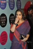 Vidya Balan graces Sabyasachi show at LFW2010 - inditop.com 8