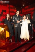 Aishwariya, BigB & Abhishek at Shabana Azmi 60th birthday bash in Juhu - inditop.com12